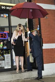 Kirstie Alley feet photo thumbnail