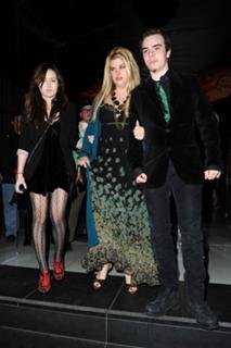 Kirstie Alley feet photo thumbnail