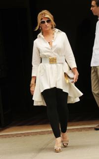 Kirstie Alley feet photo thumbnail