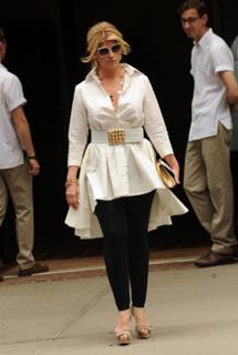 Kirstie Alley feet photo thumbnail