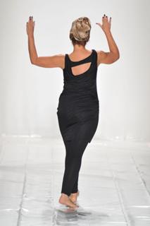 Kirstie Alley feet photo thumbnail