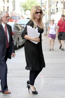 Kirstie Alley feet photo thumbnail