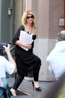 Kirstie Alley feet photo thumbnail