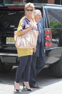 Kirstie Alley feet photo thumbnail