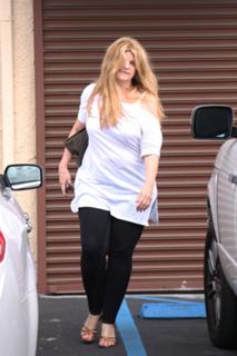 Kirstie Alley feet photo thumbnail