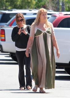 Kirstie Alley feet photo thumbnail