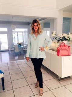 Kirstie Alley feet photo thumbnail