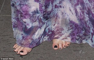 Kirstie Alley feet photo thumbnail