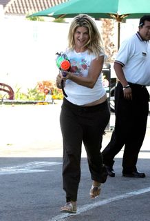 Kirstie Alley feet photo 4