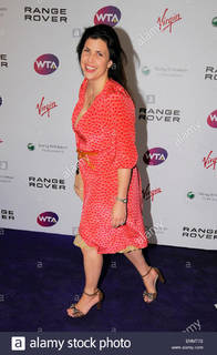 Kirstie Allsopp feet photo 16