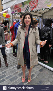 Kirstie Allsopp feet photo 6