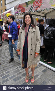 Kirstie Allsopp feet photo 5