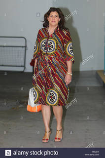 Kirstie Allsopp feet photo 3