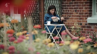 Kirstie Allsopp feet photo 9