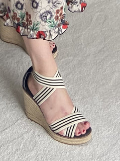 Kirstie Allsopp feet photo 3