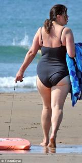 Kirstie Allsopp feet photo 7