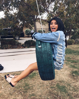 Kirstin Maldonado feet photo thumbnail