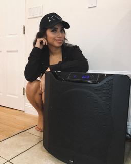 Kirstin Maldonado feet photo thumbnail