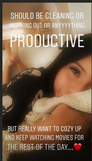 Kirstin Maldonado feet photo thumbnail