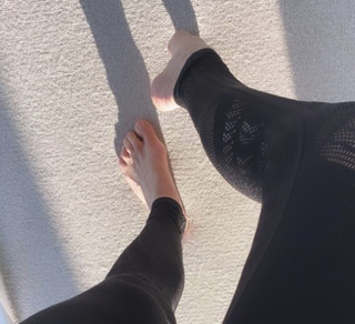 Kirsty Gallacher feet photo thumbnail