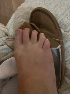 Kirsty Gallacher feet photo 2