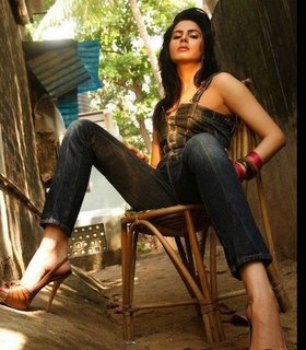 Kirti Kulhari feet photo 13