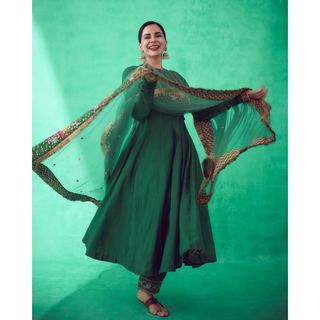 Kirti Kulhari feet photo 10
