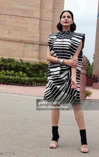 Kirti Kulhari feet photo 10