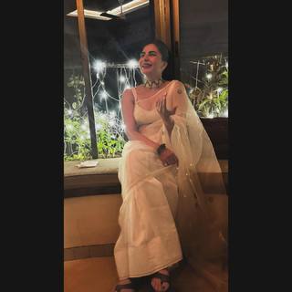 Kirti Kulhari feet photo 19