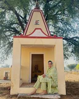 Kirti Kulhari feet photo 13