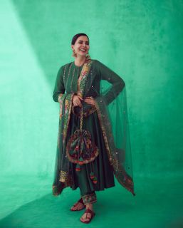 Kirti Kulhari feet photo 1