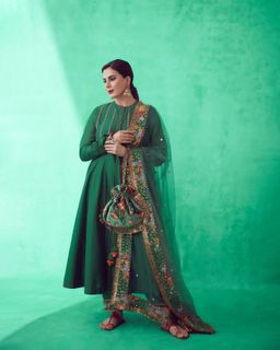 Kirti Kulhari feet photo 20