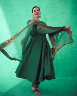 Kirti Kulhari feet photo 18