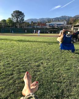 Kit Hoover feet photo thumbnail