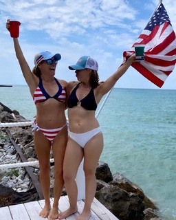 Kit Hoover feet photo thumbnail