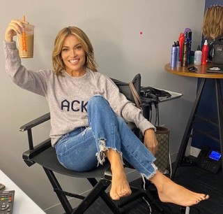 Kit Hoover feet photo thumbnail