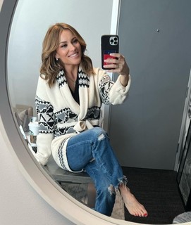 Kit Hoover feet photo thumbnail