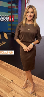 Kit Hoover feet photo thumbnail