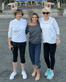 Kit Hoover feet photo thumbnail