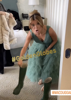 Kit Hoover feet photo thumbnail