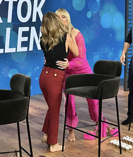 Kit Hoover feet photo thumbnail