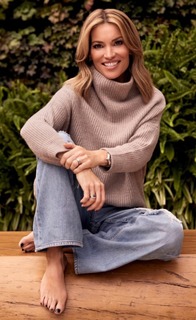 Kit Hoover feet photo thumbnail