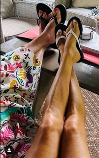 Kit Hoover feet photo thumbnail