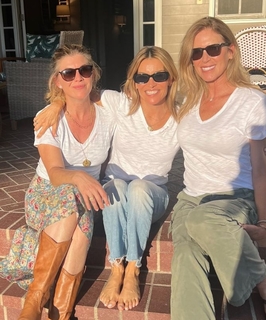 Kit Hoover feet photo thumbnail