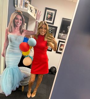 Kit Hoover feet photo thumbnail