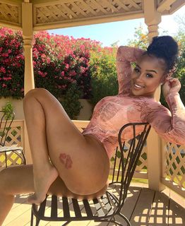 Kiyomi Leslie feet photo 17