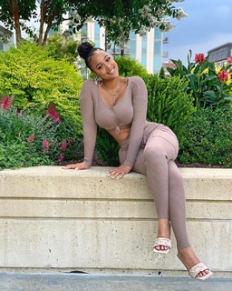 Kiyomi Leslie feet photo 15