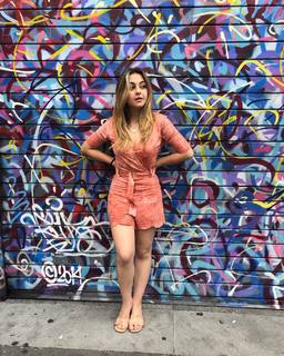 Klara Castanho feet photo thumbnail