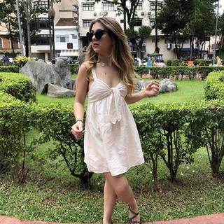 Klara Castanho feet photo thumbnail