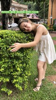 Klara Castanho feet photo thumbnail